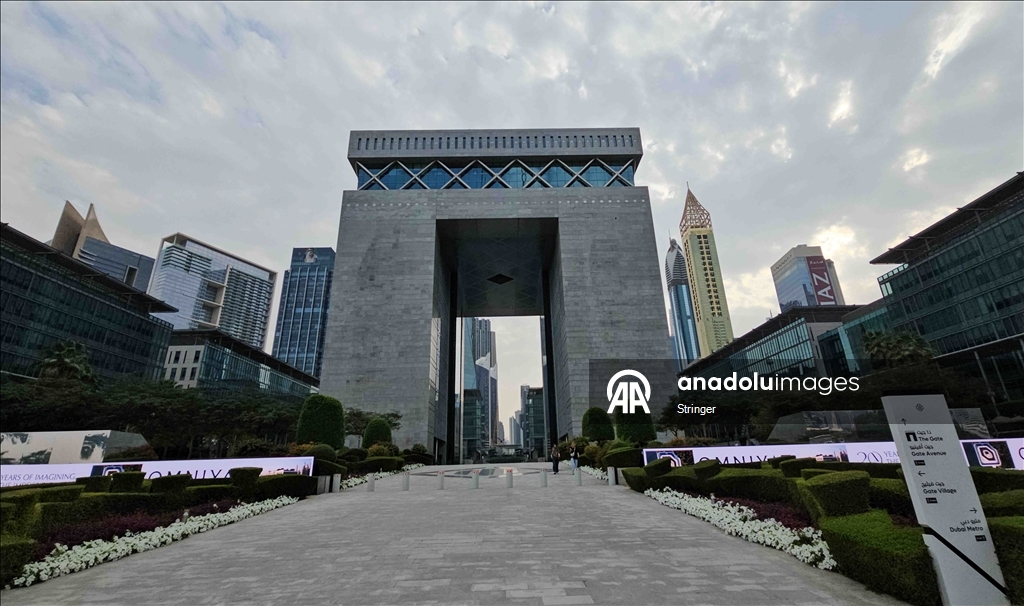 В ОАЭ торги на биржах Абу-Даби и Дубая приостановлены на два дня