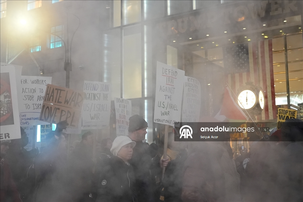 New York’ta ABD ve İsrail’in İran’a yönelik saldırıları protesto edildi
