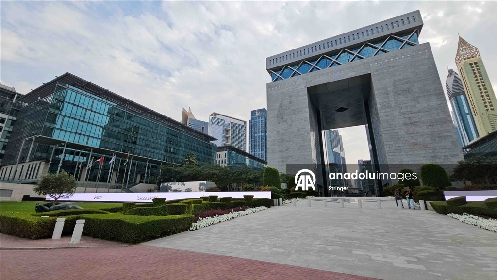 В ОАЭ торги на биржах Абу-Даби и Дубая приостановлены на два дня