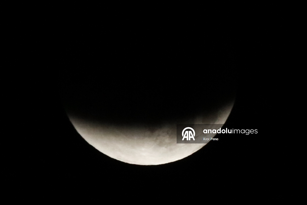 Total Lunar Eclipse Seen in El Salvador