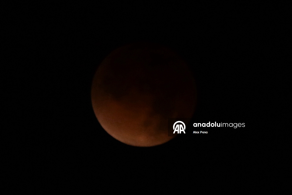 Total Lunar Eclipse Seen in El Salvador