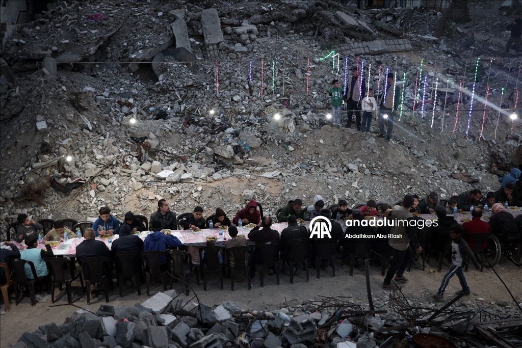 Gazze'de toplu iftar programı düzenlendi