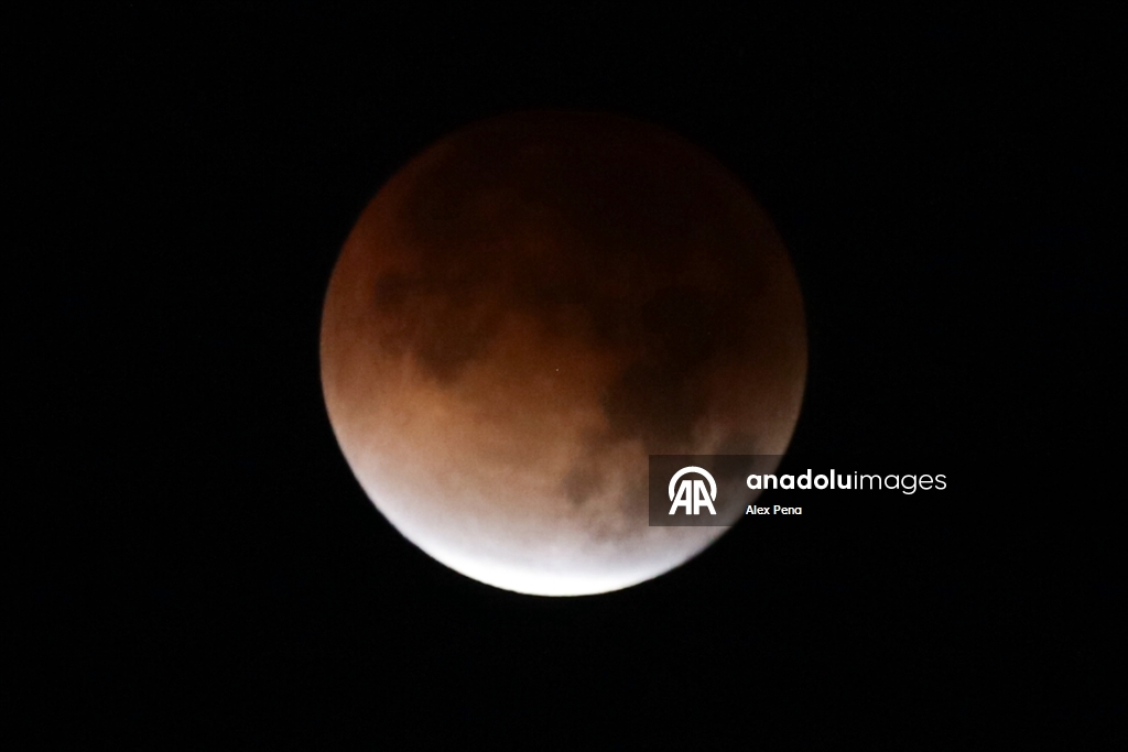 Total Lunar Eclipse Seen in El Salvador