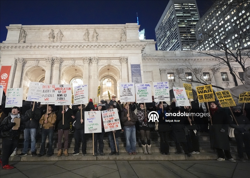 New York’ta ABD ve İsrail’in İran’a yönelik saldırıları protesto edildi