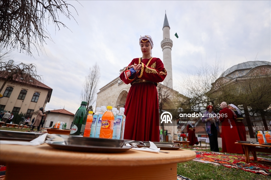 В исторической мечети Ферхадия в Боснии и Герцеговине прошел традиционный ифтар