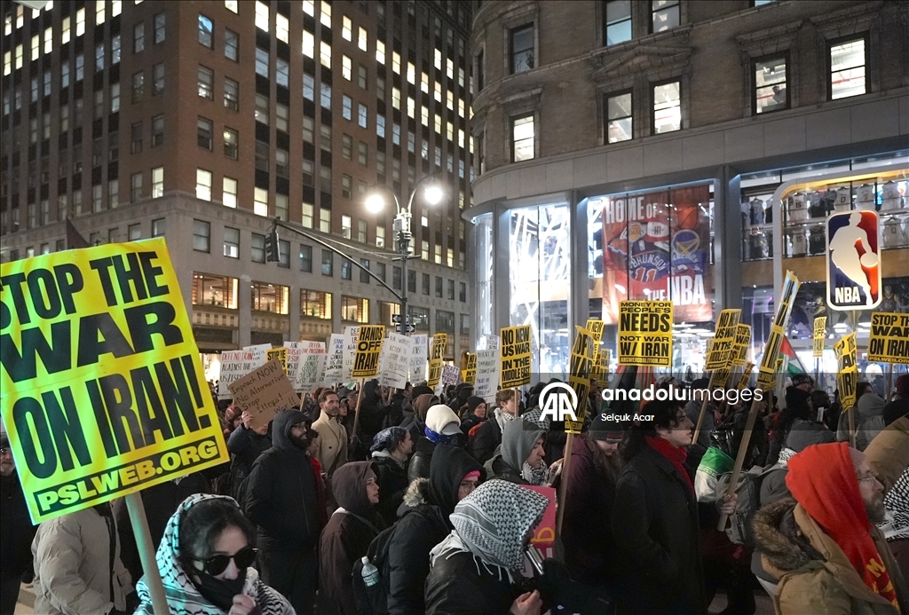 New York’ta ABD ve İsrail’in İran’a yönelik saldırıları protesto edildi