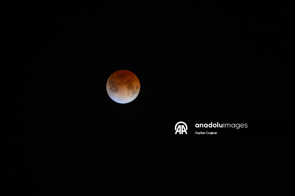 California'da tam ay tutulması