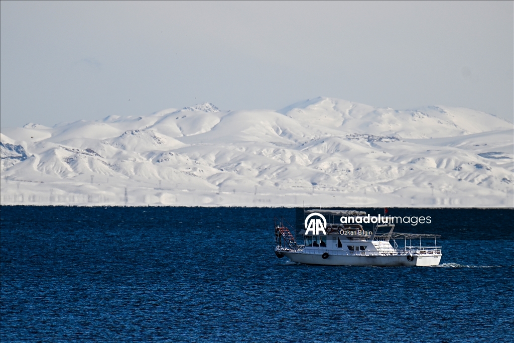 Akdamar Adası beyaza büründü