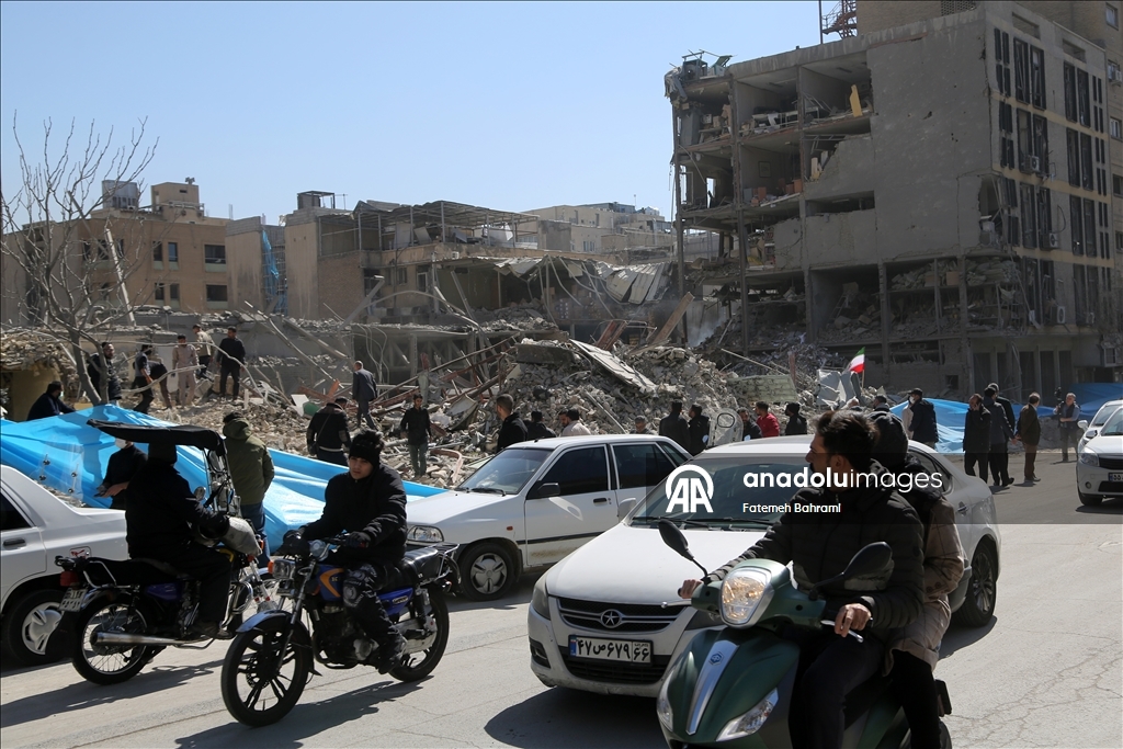 ABD-İsrail'in İran'a saldırılarında ağır hasar alan Firdevsi Meydanı ve çevresi görüntülendi