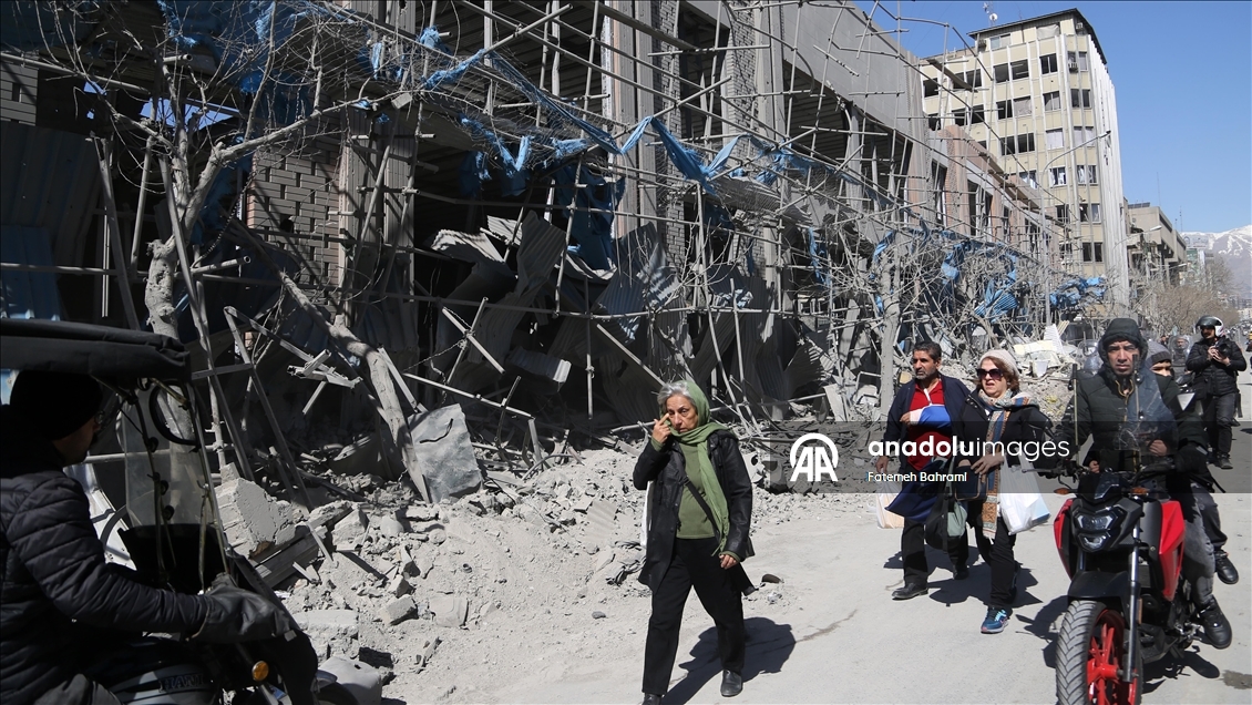 ABD-İsrail'in İran'a saldırılarında ağır hasar alan Firdevsi Meydanı ve çevresi görüntülendi