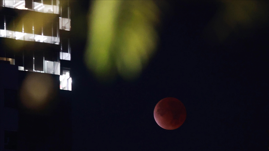 Meksika'da kanlı ay tutulması