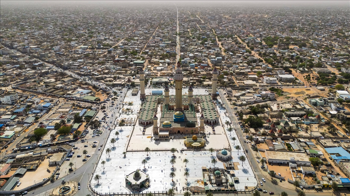 Senegal'de Müridi tarikatının kurucusu Şeyh Ahmedu Bamba'nın mirası: Touba Büyük Camisi