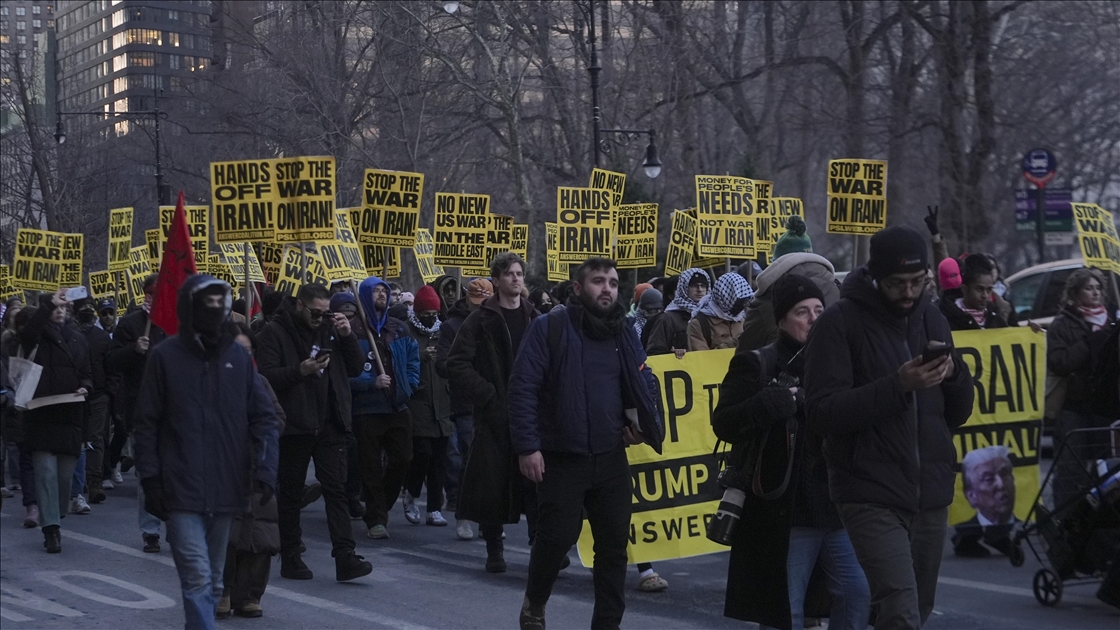 New York’ta ABD ve İsrail’in İran’a yönelik saldırıları protesto edildi