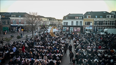 Hollanda'da 'Cami Meydanı'nda sokak iftarı düzenlendi