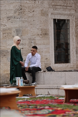 В исторической мечети Ферхадия в Боснии и Герцеговине прошел традиционный ифтар