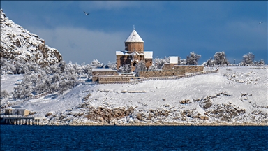 Akdamar Adası beyaza büründü