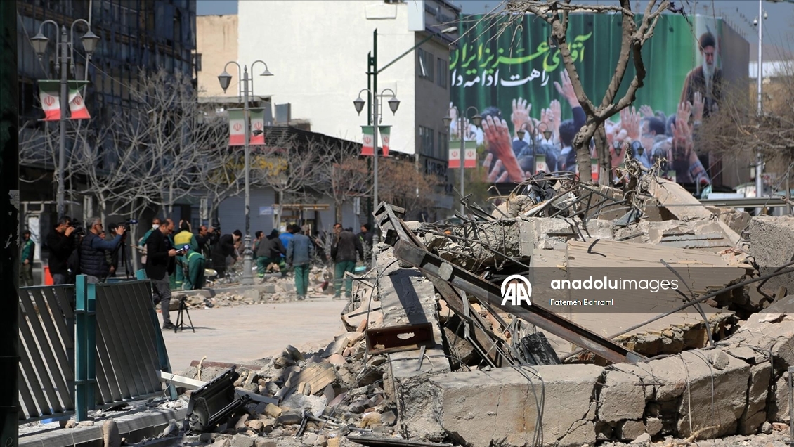 AA Ekibi, ABD-İsrail saldırısında hedef alınan İnkilap Meydanı'nı görüntüledi