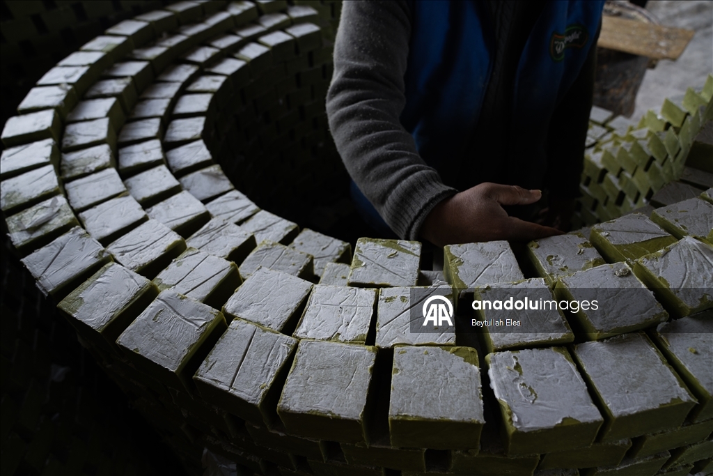 Nizip’te geleneksel yöntemlerle üretilen zeytin sabunu yerli ve yabancı pazarlarda talep görüyor