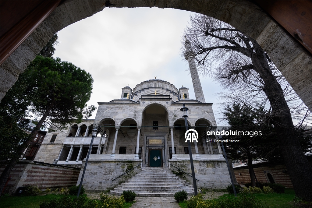 جامع آيازما.. أيقونة تجمع الباروك العثماني بالعمارة التقليدية 