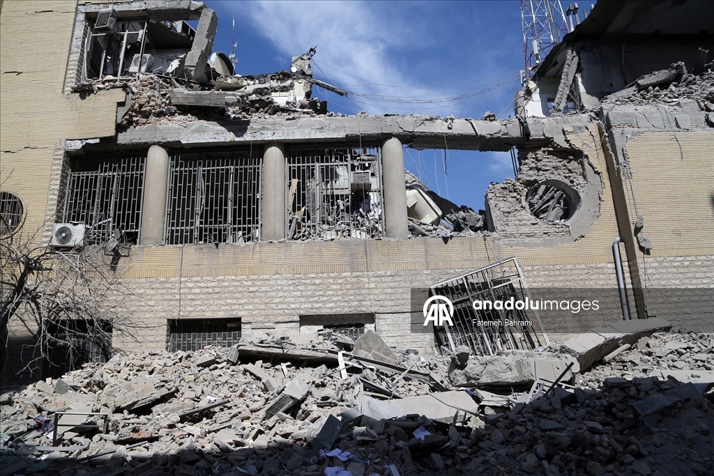 AA Ekibi, ABD-İsrail saldırısında hedef alınan İnkilap Meydanı'nı görüntüledi