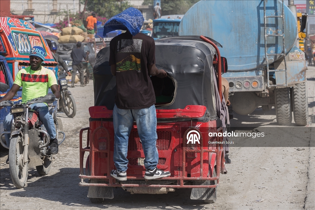 Несмотря на растущие проблемы с безопасностью в Гаити, повседневная жизнь идет своим чередом