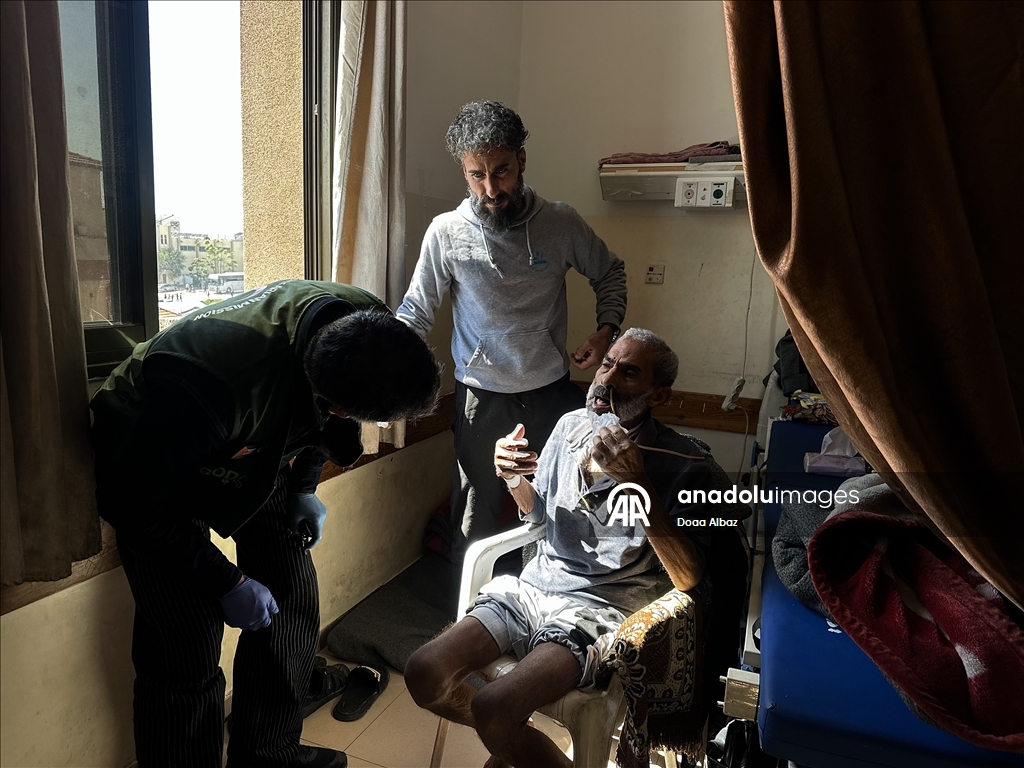 Американский врач продолжает свою профессиональную деятельность в Газе, где система здравоохранения находится на грани коллапса