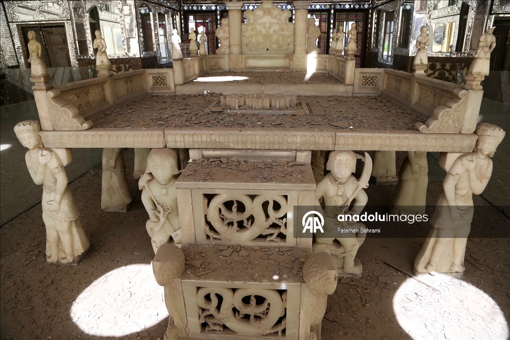 طهران.. الأناضول توثق الدمار في "قصر غولستان" التاريخي