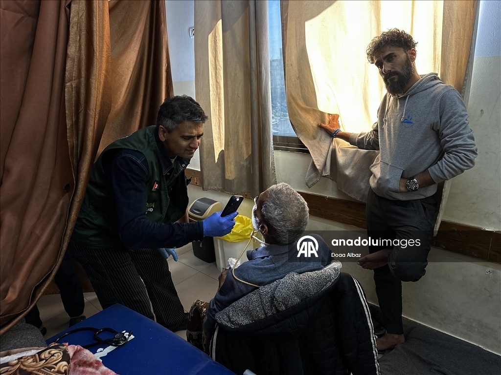 Американский врач продолжает свою профессиональную деятельность в Газе, где система здравоохранения находится на грани коллапса