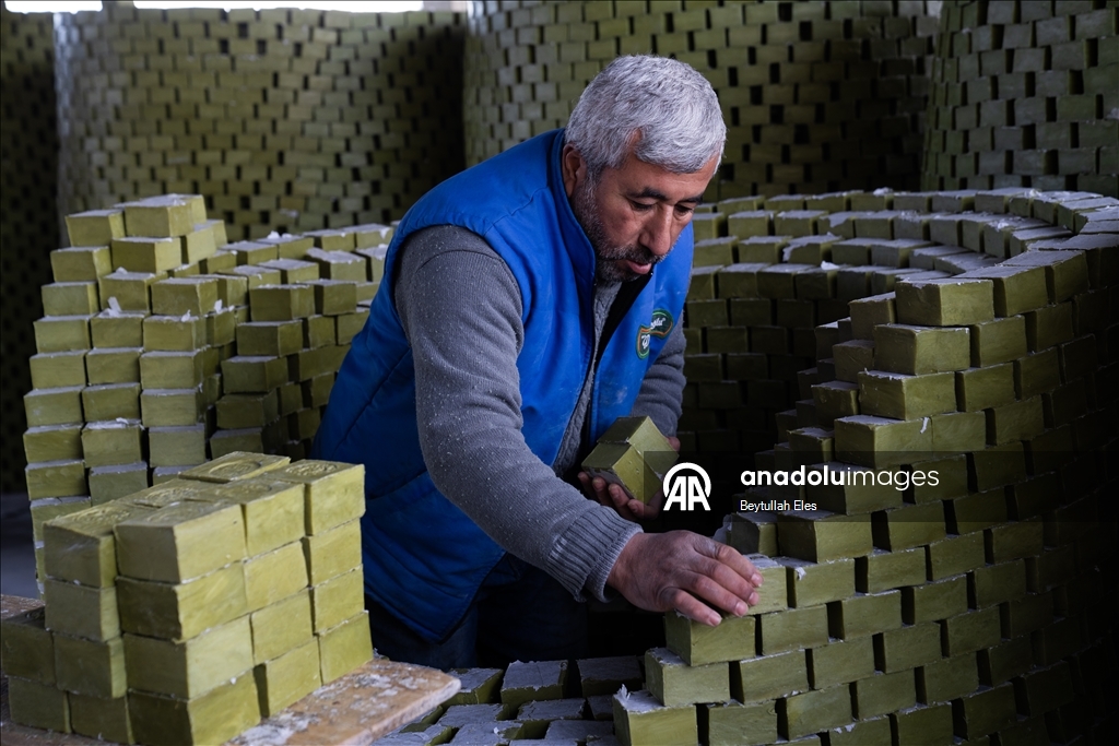 Nizip’te geleneksel yöntemlerle üretilen zeytin sabunu yerli ve yabancı pazarlarda talep görüyor