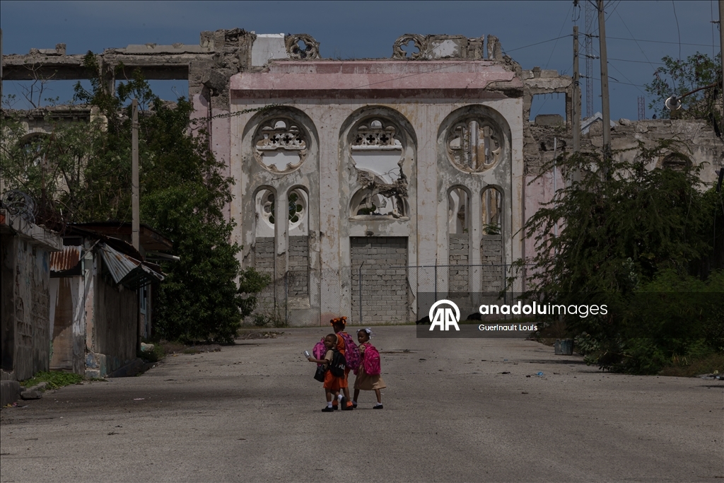 Несмотря на растущие проблемы с безопасностью в Гаити, повседневная жизнь идет своим чередом