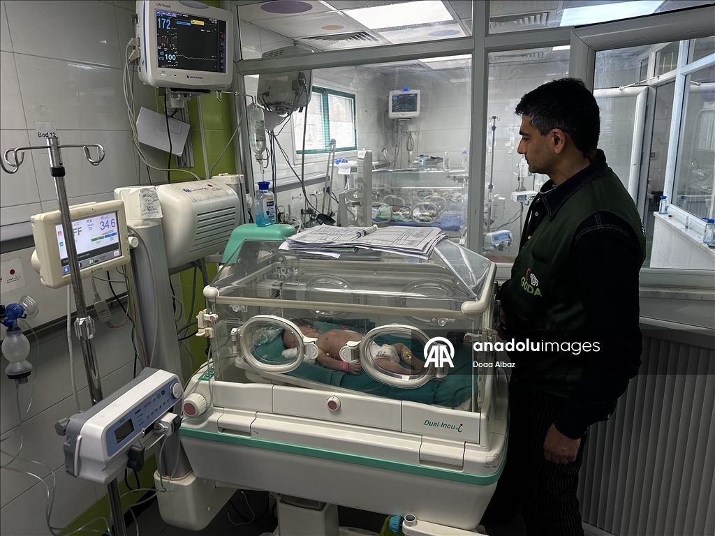 Американский врач продолжает свою профессиональную деятельность в Газе, где система здравоохранения находится на грани коллапса