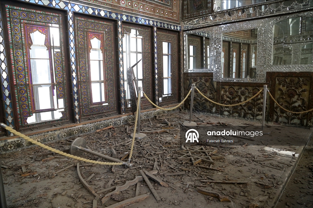 طهران.. الأناضول توثق الدمار في "قصر غولستان" التاريخي