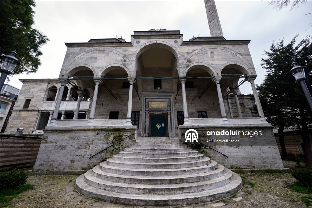 جامع آيازما.. أيقونة تجمع الباروك العثماني بالعمارة التقليدية 