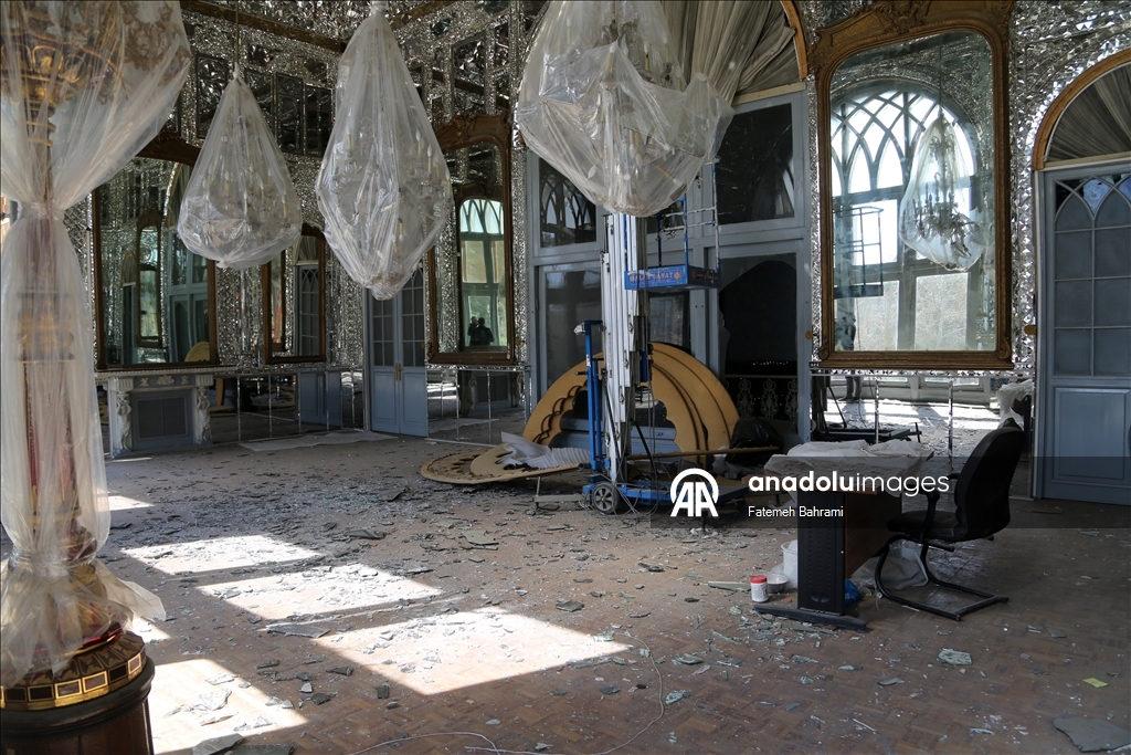 طهران.. الأناضول توثق الدمار في "قصر غولستان" التاريخي