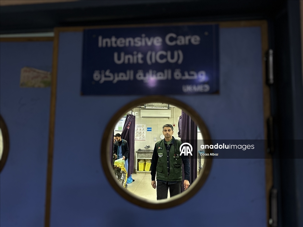 Американский врач продолжает свою профессиональную деятельность в Газе, где система здравоохранения находится на грани коллапса