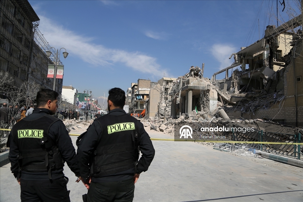 AA Ekibi, ABD-İsrail saldırısında hedef alınan İnkilap Meydanı'nı görüntüledi