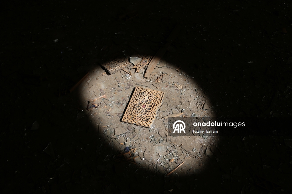 طهران.. الأناضول توثق الدمار في "قصر غولستان" التاريخي