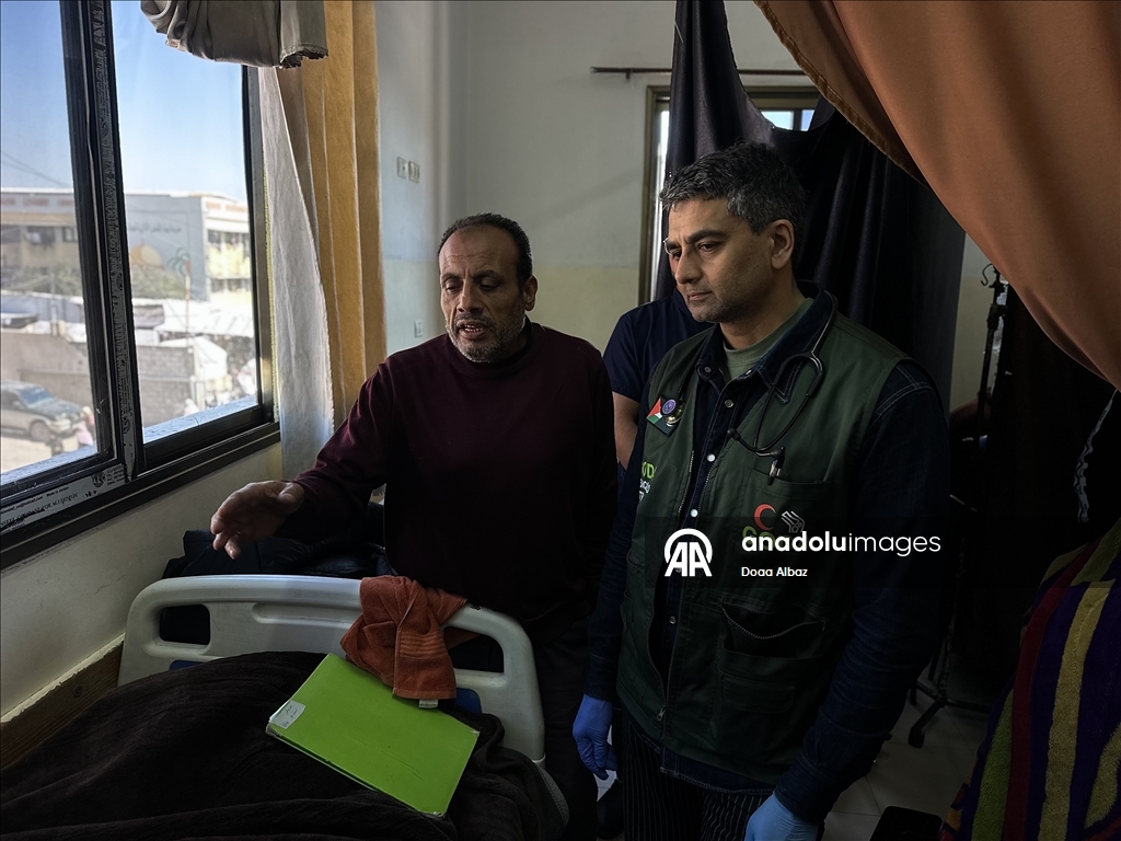 Американский врач продолжает свою профессиональную деятельность в Газе, где система здравоохранения находится на грани коллапса