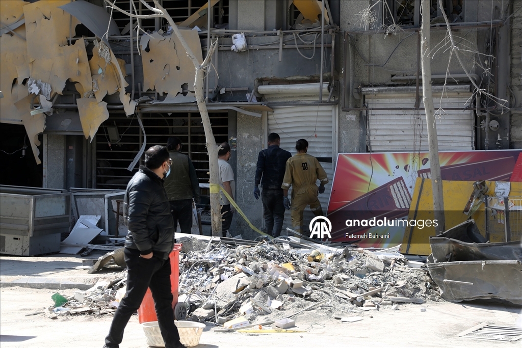 AA Ekibi, ABD-İsrail saldırısında hedef alınan İnkilap Meydanı'nı görüntüledi