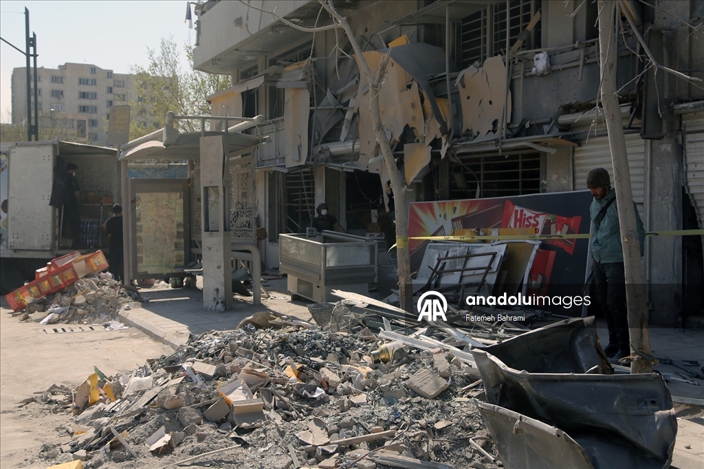 AA Ekibi, ABD-İsrail saldırısında hedef alınan İnkilap Meydanı'nı görüntüledi