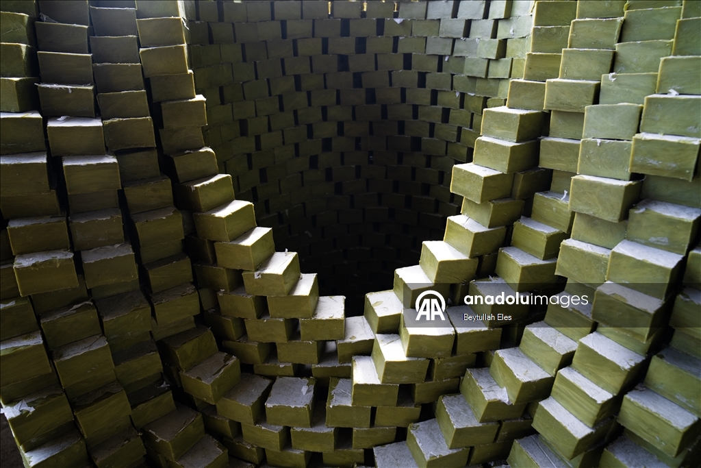 Nizip’te geleneksel yöntemlerle üretilen zeytin sabunu yerli ve yabancı pazarlarda talep görüyor