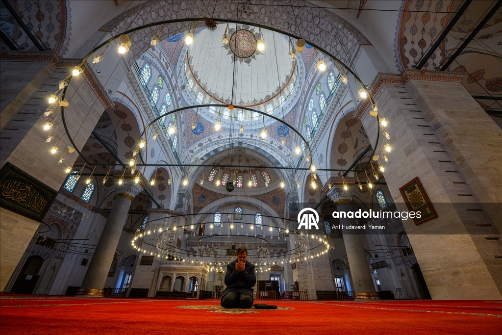 İSTANBUL'UN SELATİN CAMİLERİ - Tarihi yarımadadaki Beyazıt Camisi, Osmanlının klasik mimarisini yansıtıyor