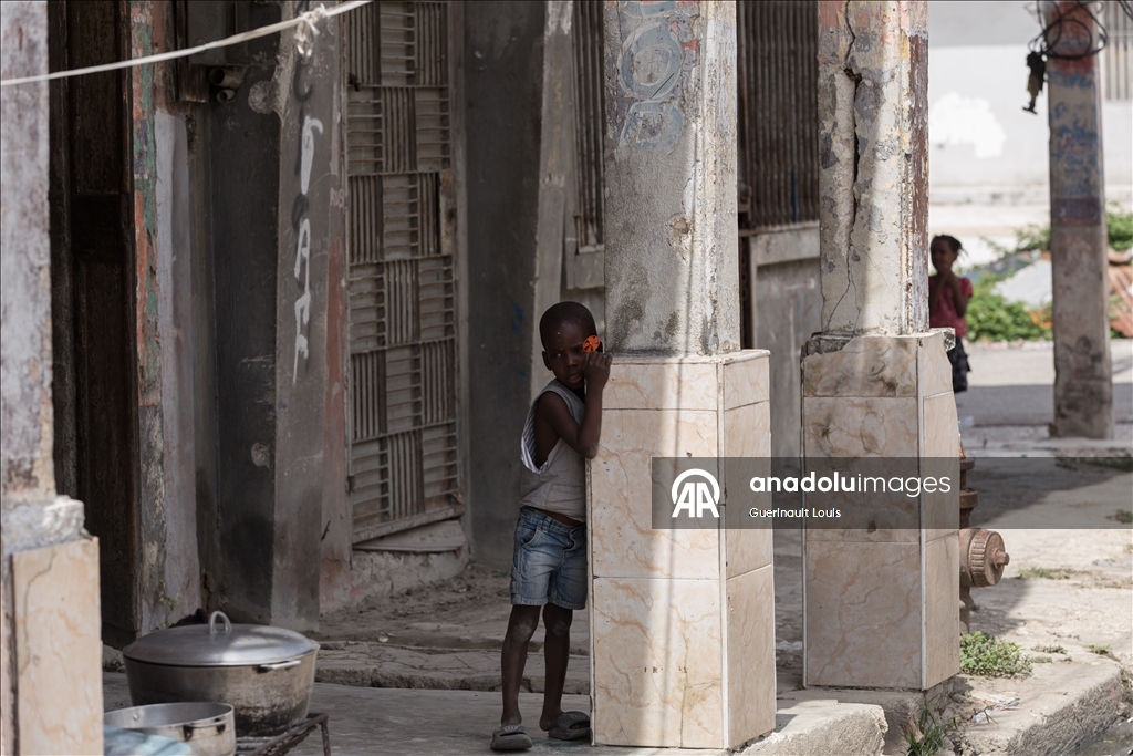 Несмотря на растущие проблемы с безопасностью в Гаити, повседневная жизнь идет своим чередом