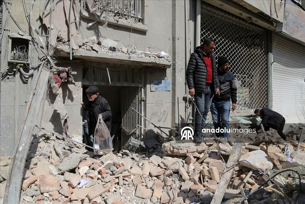 AA Ekibi, ABD-İsrail saldırısında hedef alınan İnkilap Meydanı'nı görüntüledi