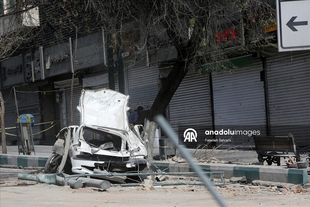 AA Ekibi, ABD-İsrail saldırısında hedef alınan İnkilap Meydanı'nı görüntüledi