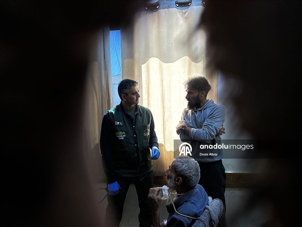 Американский врач продолжает свою профессиональную деятельность в Газе, где система здравоохранения находится на грани коллапса