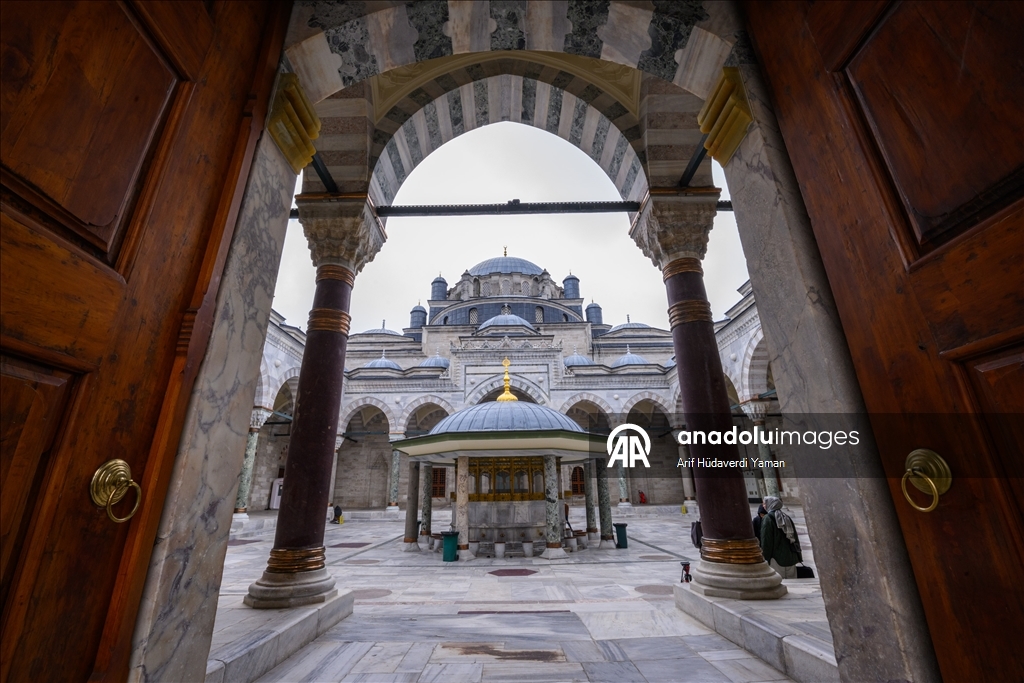 İSTANBUL'UN SELATİN CAMİLERİ - Tarihi yarımadadaki Beyazıt Camisi, Osmanlının klasik mimarisini yansıtıyor