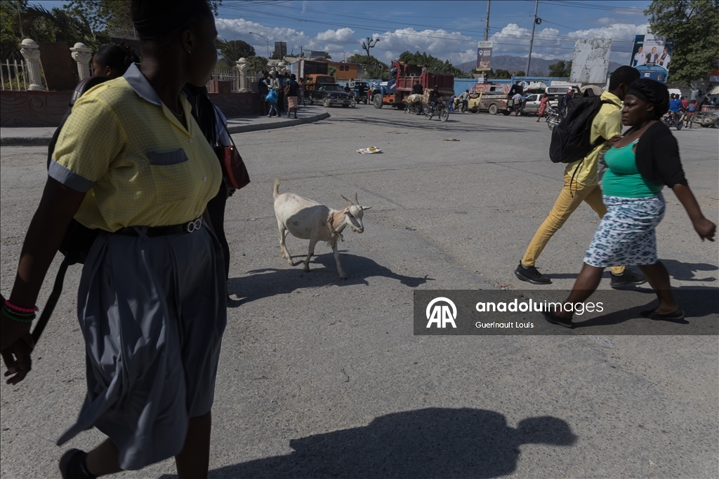 Несмотря на растущие проблемы с безопасностью в Гаити, повседневная жизнь идет своим чередом