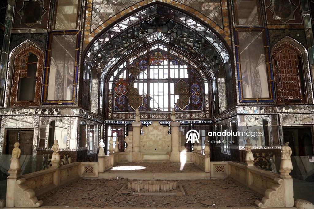 طهران.. الأناضول توثق الدمار في "قصر غولستان" التاريخي