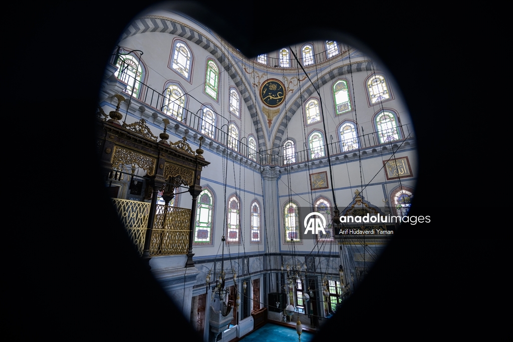 جامع آيازما.. أيقونة تجمع الباروك العثماني بالعمارة التقليدية 